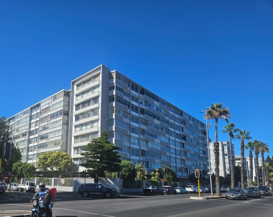 To Let 1 Bedroom Property for Rent in Sea Point Western Cape